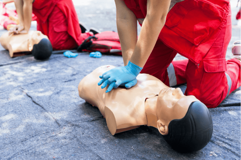 Réactualisation des gestes de secours sur mannequin de réanimation