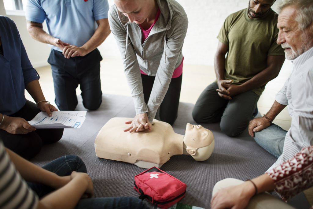 Formation SST — mise en situation sur mannequin de réanimation